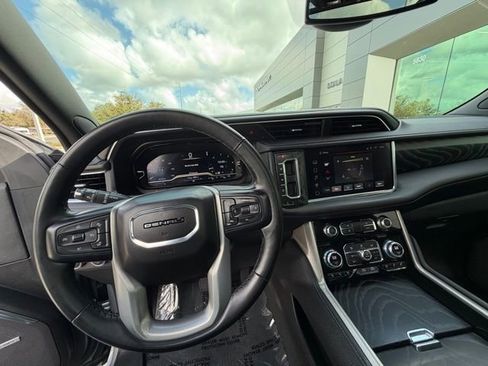 Used 2023 GMC Yukon Denali image 16