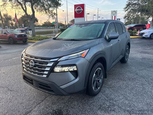 Certified 2025 Nissan Rogue SV image 2