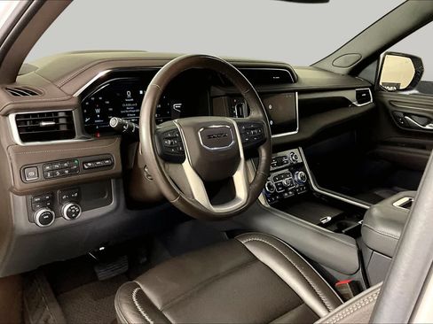 Used 2022 GMC Yukon XL Denali AWD/4WD image 17
