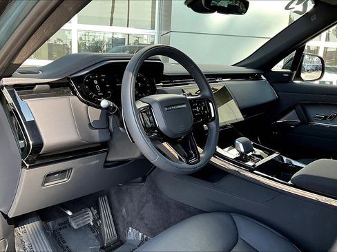 Used 2025 Land Rover Range Rover Sport SE image 14