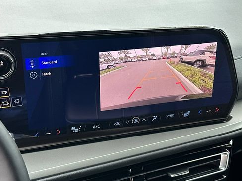 New 2026 Chevrolet Traverse LT FWD image 20