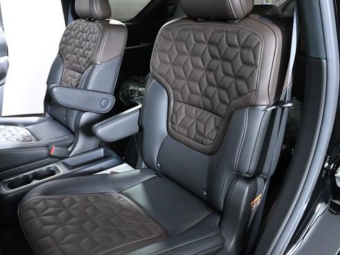 New 2025 Nissan Armada Platinum Reserve image 24