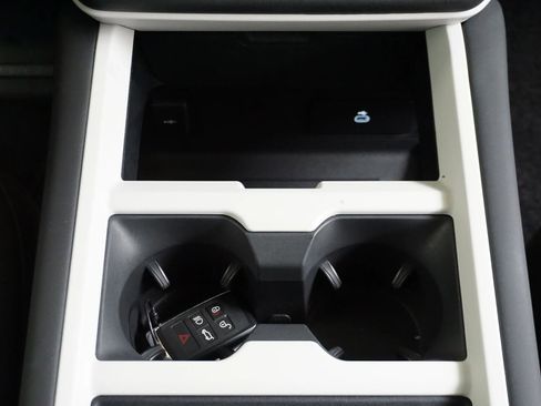 Used 2025 Land Rover Defender 110 S image 23