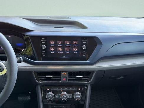 Certified 2024 Volkswagen Taos SE FWD image 16