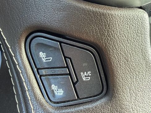 Used 2015 Chevrolet Tahoe LTZ image 16