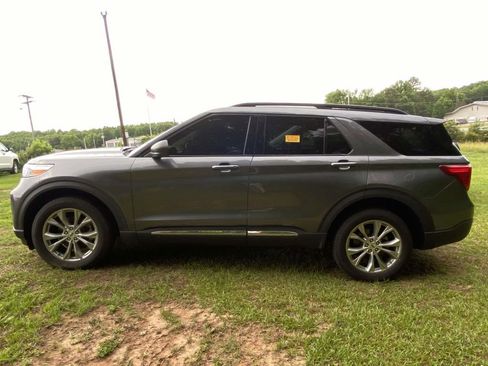 Used 2021 Ford Explorer XLT w/ Equipment Group 202A AWD/4WD image 8