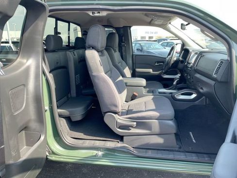 Used 2024 Nissan Frontier SV w/ SV Convenience Package RWD image 16