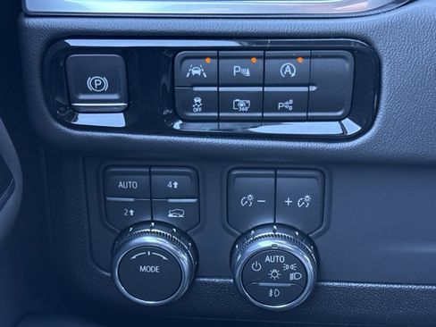 New 2026 GMC Yukon XL Elevation w/ LPO, Floor Liner Package AWD/4WD image 23