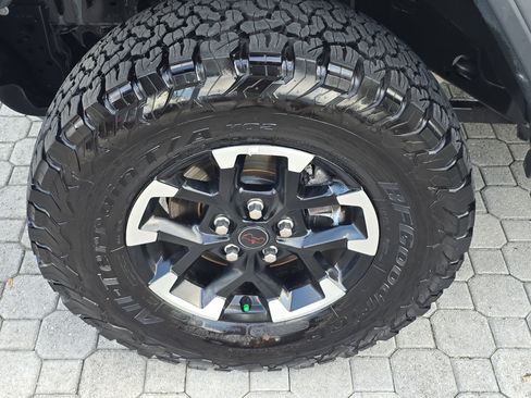 Used 2025 Jeep Wrangler Unlimited Rubicon image 6