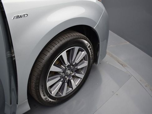 Used 2019 Toyota Sienna Limited Premium image 34