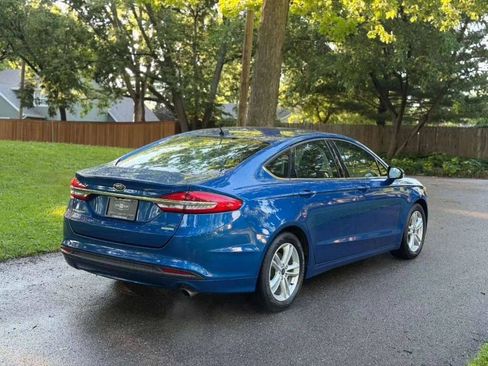 Used 2018 Ford Fusion SE FWD image 4