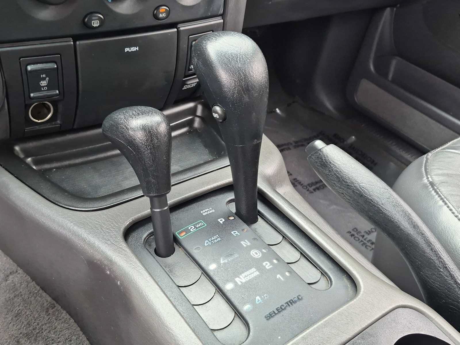 Used 1999 Jeep Grand Cherokee Laredo AWD/4WD image 29