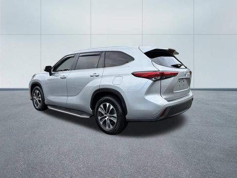 Used 2020 Toyota Highlander XLE FWD image 7