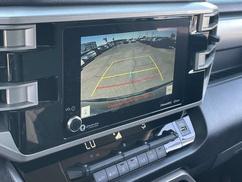 Used 2023 Toyota Tundra SR5 w/ SR5 Convenience Package AWD/4WD image 27