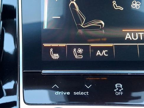 Used 2022 Audi RS Q8 w/ Carbon Optic Package image 29