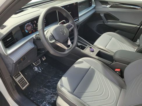 New 2026 Volkswagen Tiguan SE R-Line FWD image 7