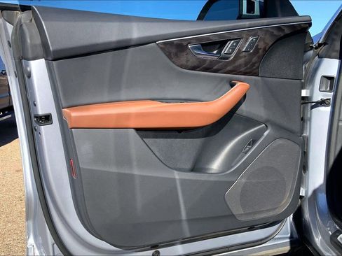 Used 2022 Audi Q8 Premium image 21