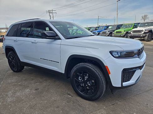 New 2026 Jeep Grand Cherokee Altitude image 13