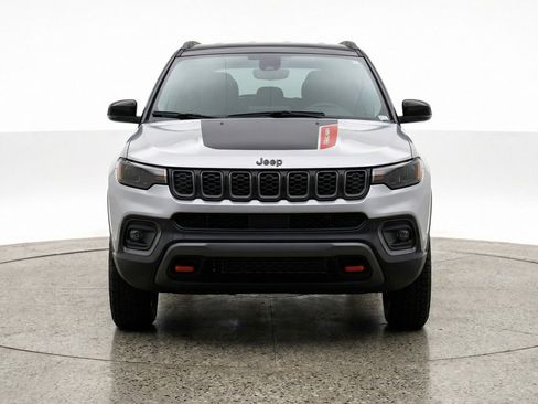 Used 2025 Jeep Compass Trailhawk AWD/4WD image 2