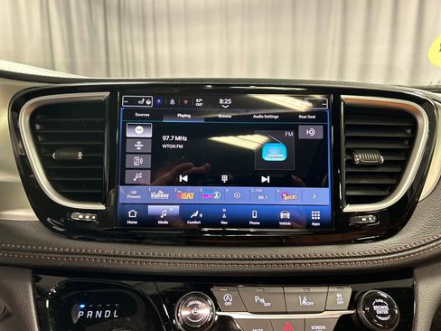 New 2026 Chrysler Pacifica Pinnacle FWD image 15