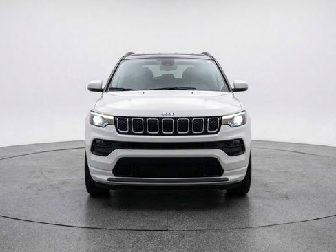 Used 2025 Jeep Compass Limited AWD/4WD image 2