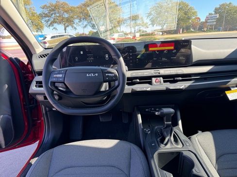 New 2025 Kia K4 EX image 9