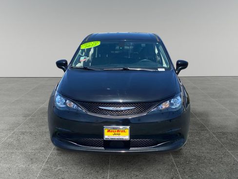Used 2022 Chrysler Voyager LX FWD image 8
