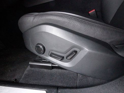 Used 2024 Volvo XC60 T8 Plus w/ Climate Package image 13