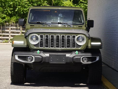 Used 2024 Jeep Wrangler Unlimited Sahara AWD/4WD image 10