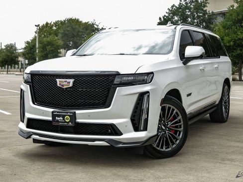 Used 2024 Cadillac Escalade ESV V AWD/4WD image 6