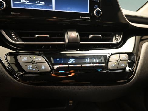 Used 2020 Toyota C-HR LE FWD image 30