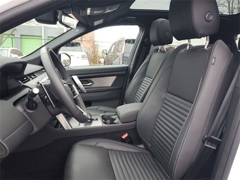 Used 2025 Land Rover Discovery Sport Dynamic SE image 18