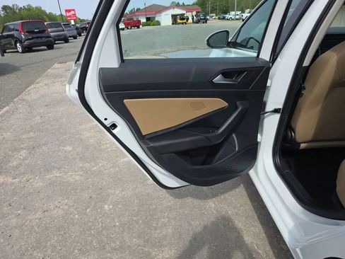 Used 2019 Volkswagen Jetta SE w/ Cold Weather Package image 41