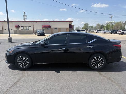 Used 2023 Nissan Altima 2.5 SV w/ SV Premium Package image 5