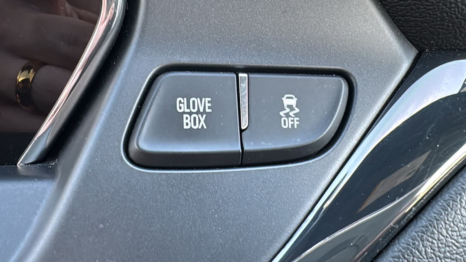 Certified 2019 Chevrolet Blazer RS w/ Sun and Wheels Package FWD image 18
