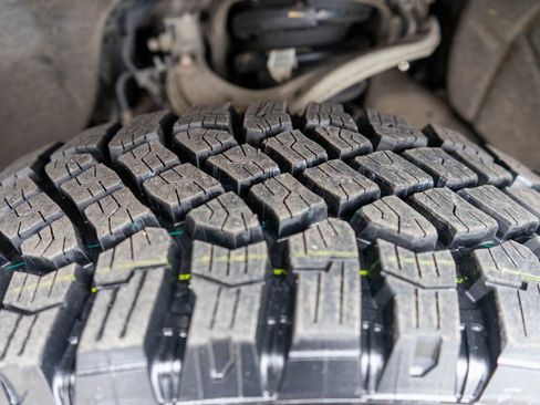 Used 2022 Chevrolet Silverado 1500 ZR2 w/ Technology Package image 39