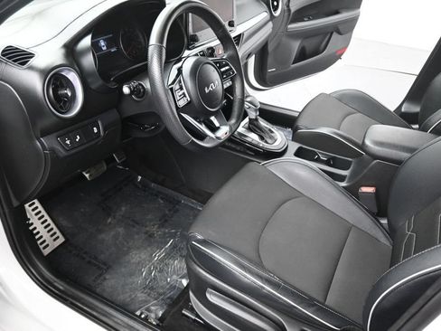 Used 2023 Kia Forte GT-Line w/ GT-Line Premium Package FWD image 9