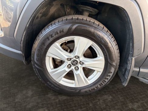 Used 2021 Toyota RAV4 LE AWD/4WD image 33