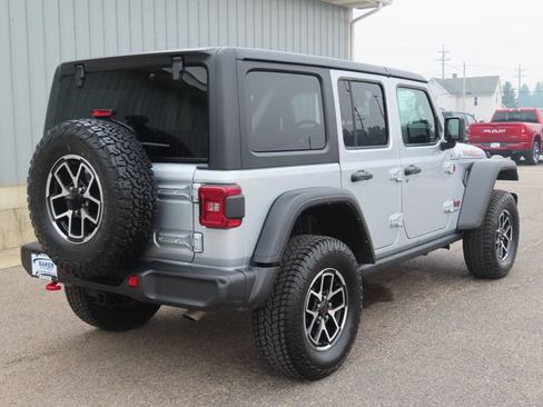 Used 2024 Jeep Wrangler Unlimited Rubicon AWD/4WD image 3