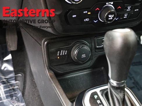 Used 2018 Jeep Renegade Altitude AWD/4WD image 21
