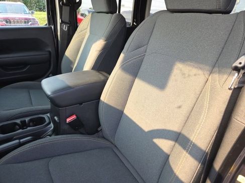 Used 2024 Jeep Wrangler Unlimited Sport AWD/4WD image 3