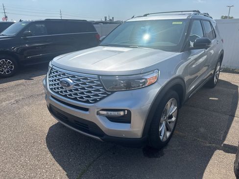 Used 2023 Ford Explorer Platinum w/ Technology Package AWD/4WD image 25