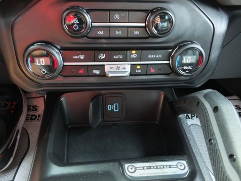 Used 2023 Ford Bronco Big Bend w/ Sasquatch Package AWD/4WD image 24