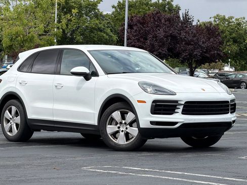 Used 2023 Porsche Cayenne AWD/4WD image 2