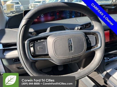 Used 2025 Lincoln Navigator L Reserve image 11