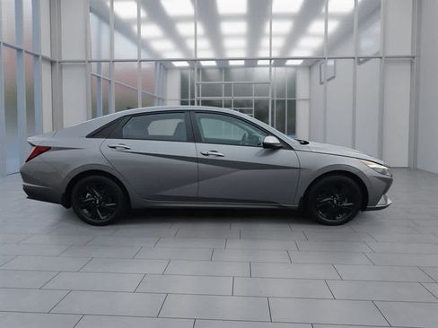 Used 2023 Hyundai Elantra SEL FWD image 2