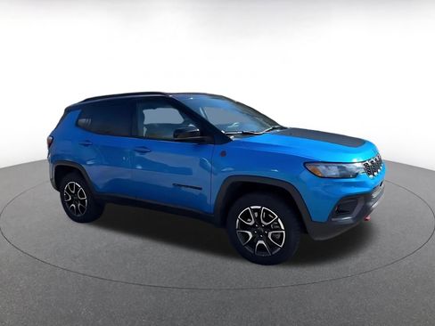 Used 2025 Jeep Compass Trailhawk image 2