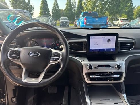 Used 2022 Ford Explorer XLT w/ Equipment Group 202A RWD image 11