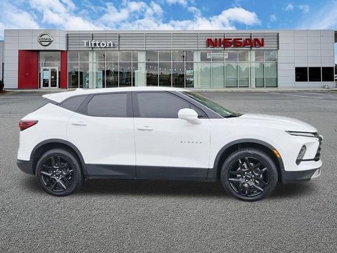 Used 2023 Chevrolet Blazer LT FWD image 3