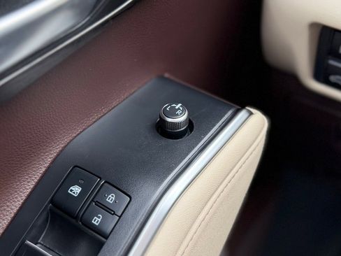 Used 2021 Toyota Highlander Limited image 19